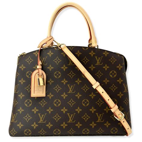 prezzo borsa grande louis vuitton|louis vuitton grand palais monogram.